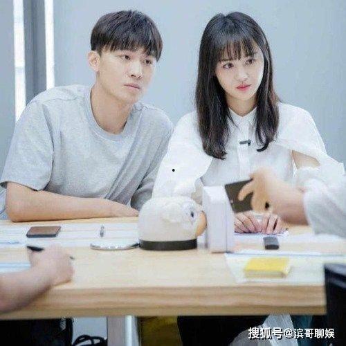 娱乐吃瓜热议,吃瓜群众狂欢,揭秘明星幕后故事